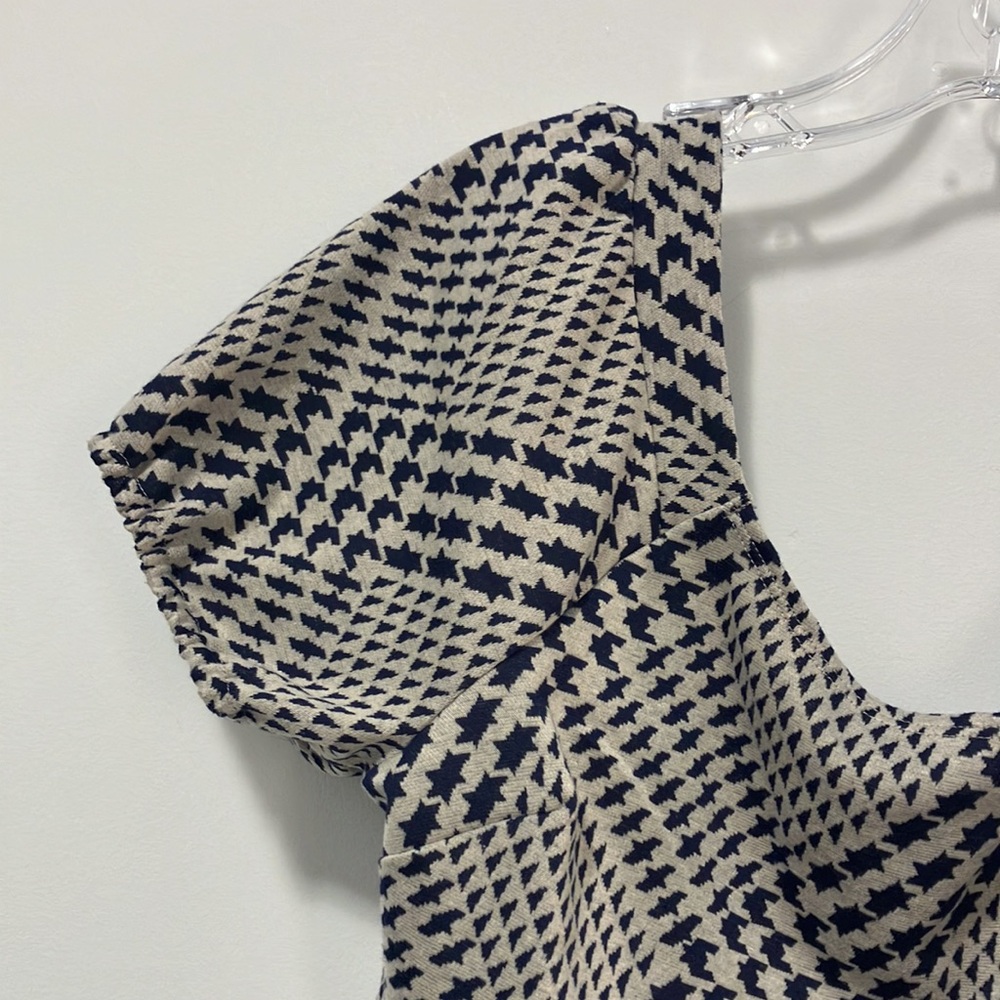 Patterned Crop Top - Picture 3 of 7